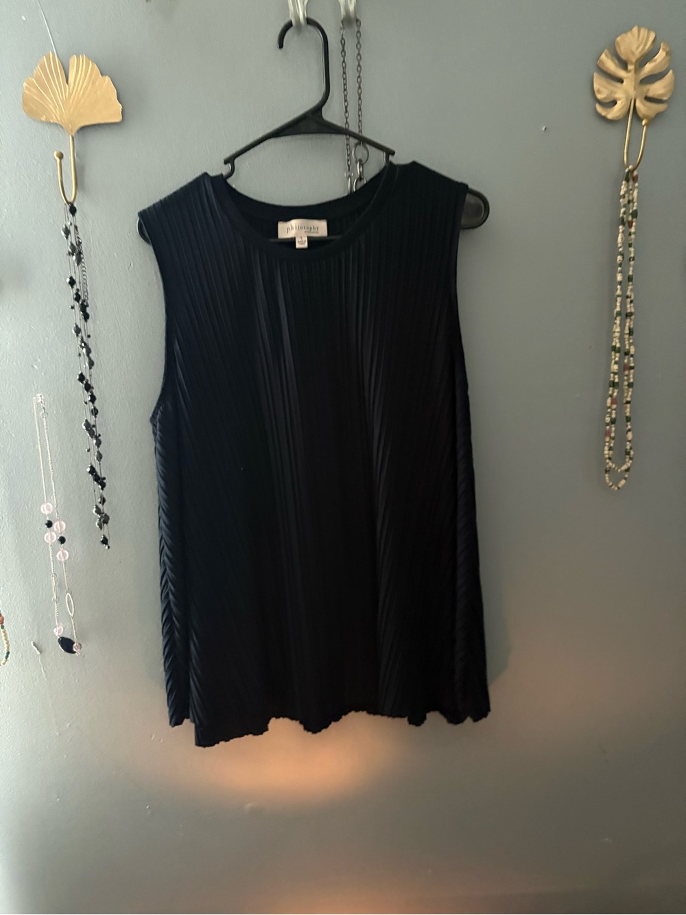 Black Sleeveless Pleated Top